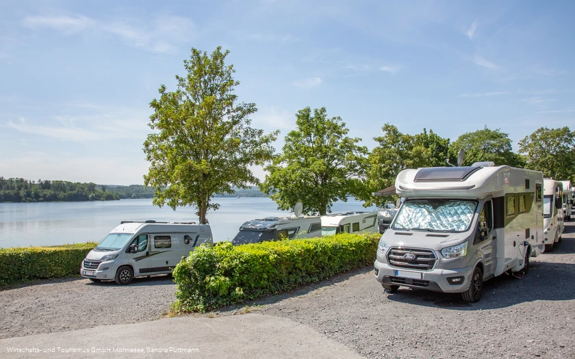 Wohnmobilstellplatz Delecke Nord Sommer 01