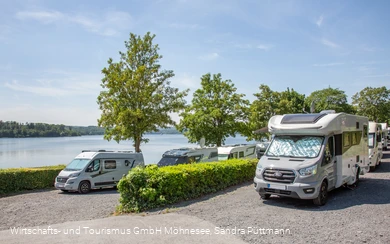 Wohnmobilstellplatz Delecke Nord Sommer 01