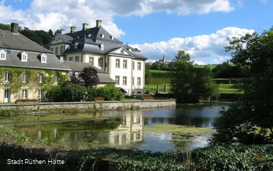 Schloss Körtlinghausen mit Blick auf Kallenhardt