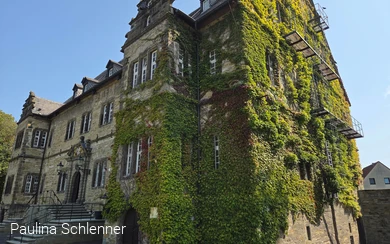 Schloss in Erwitte mit Efeu bewachsen Copyright Paulina Schlenner
