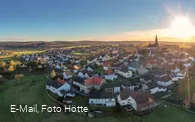 Blick auf das Bergdorf Kallenhardt