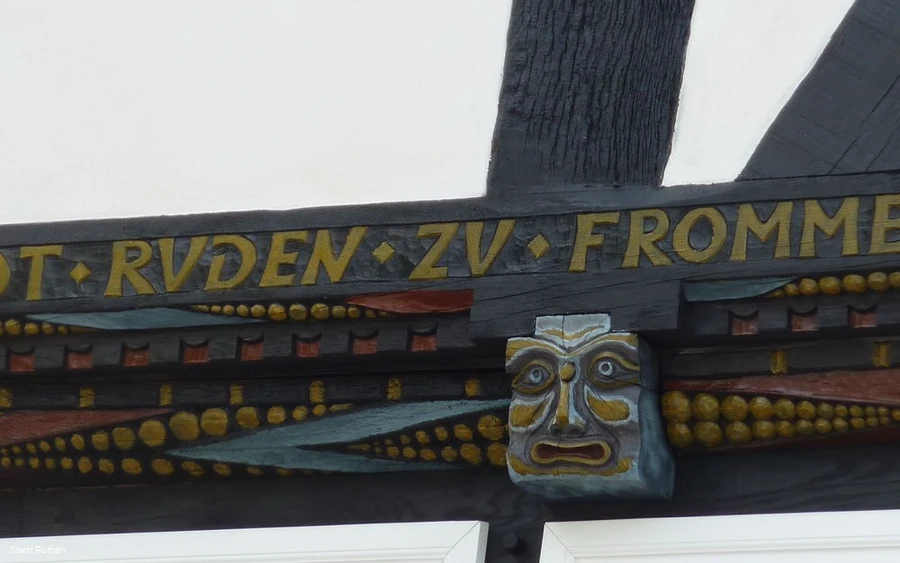 Neidköpfe am Haus Buuck