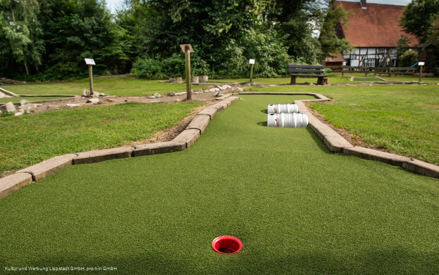 Minigolf Loesmann auf der Heide (c) KWL Kultur und Werbung Lippstadt GmbH Pro-t-in GmbH (2).jpg