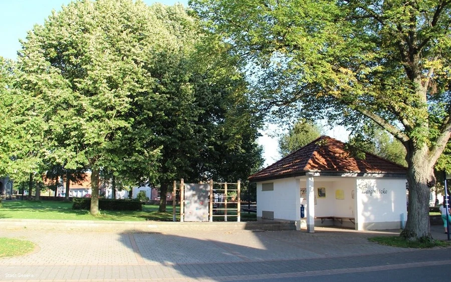 Blick auf den Kirchpark in Lageneicke