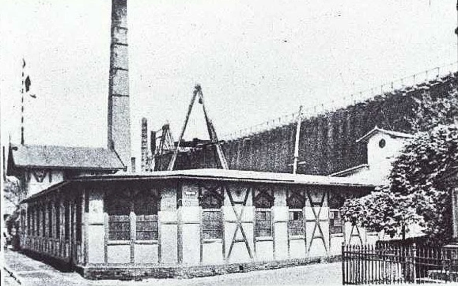 Dieses Bild zeigt eine alte Aufnahme des Gebäudes.