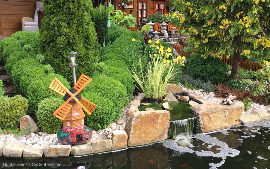 Hausgarten in leichter Hanglage