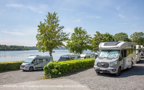 Wohnmobilstellplatz Delecke Nord Sommer 01