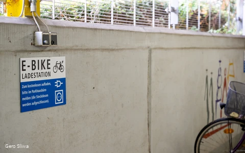 20240927_E-Bike-Ladestation Parkhaus.jpg