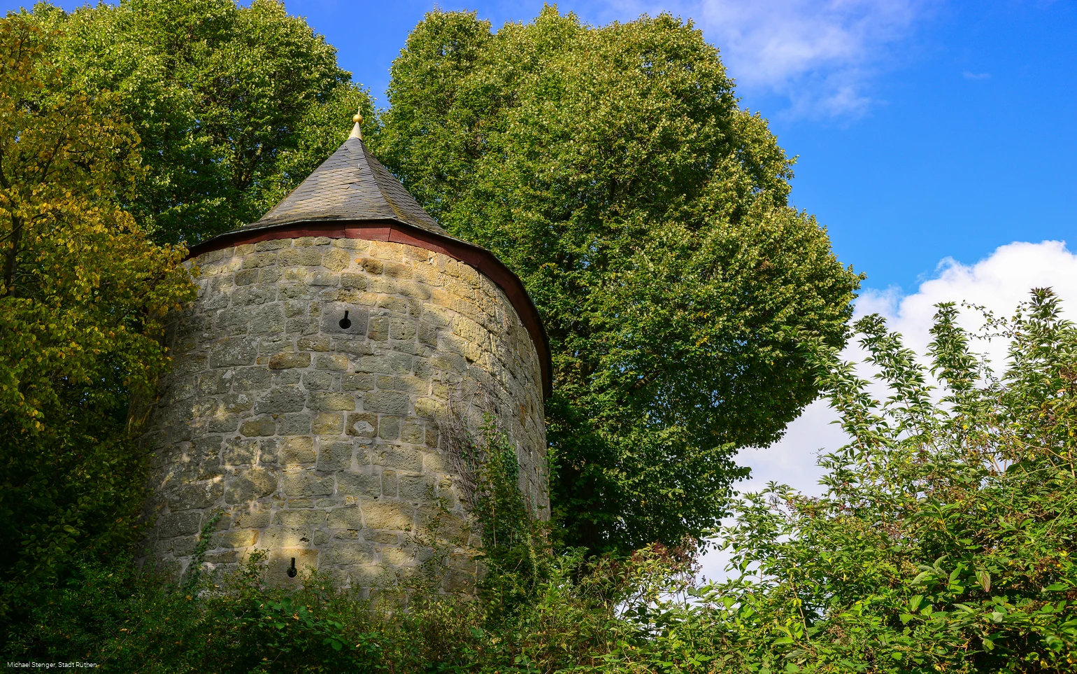 Hexenturm an der Rüthener Stadtmauer Fotorechte Stadt Rüthen.jpg