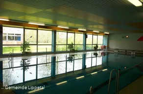 Schwimmbad rechts