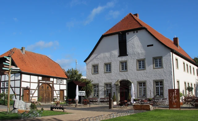 Haus Thoholte und Remise