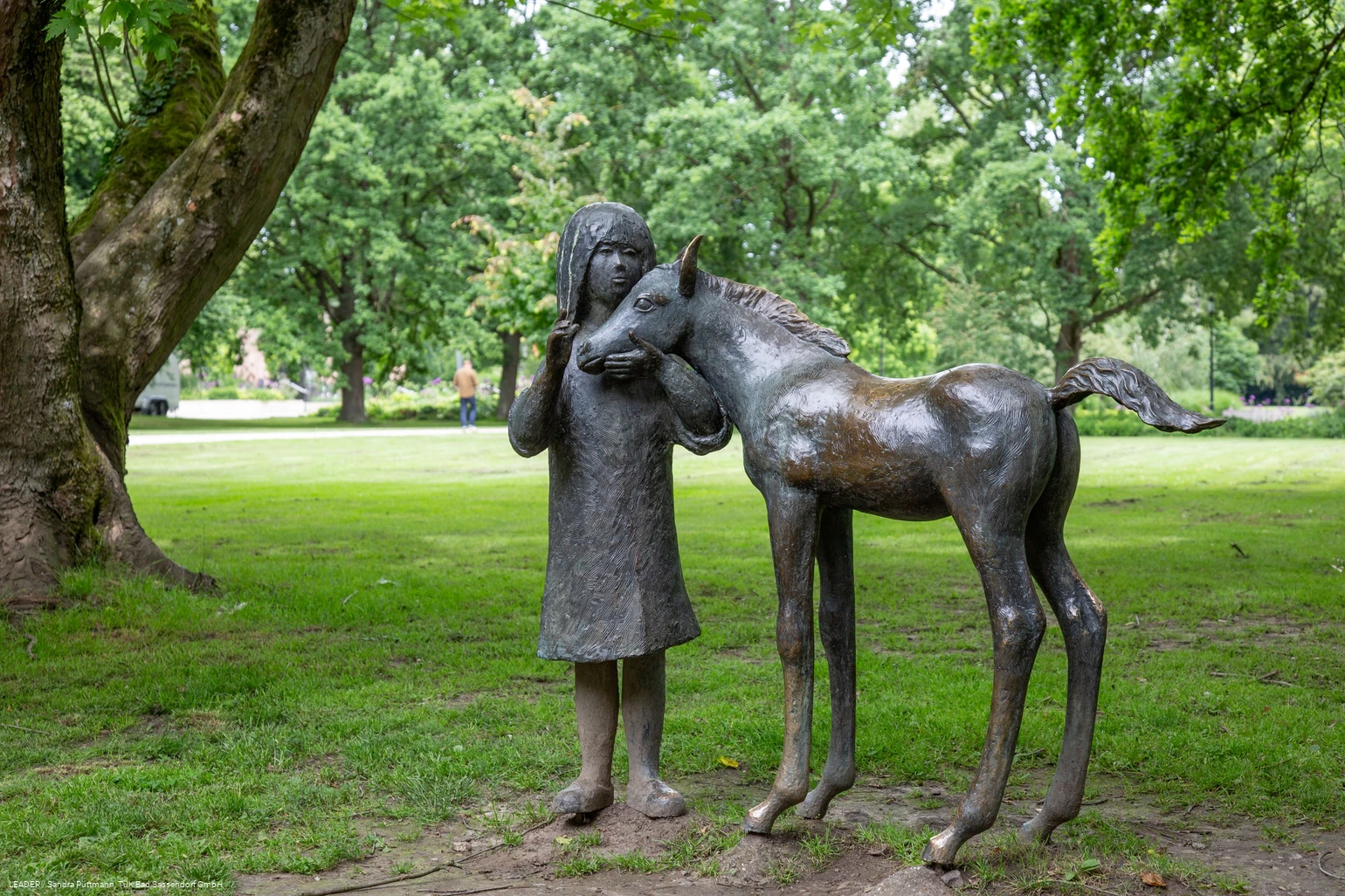Mädchen mit Fohlen (Skulptur im Kurpark Bad Sassendorf)