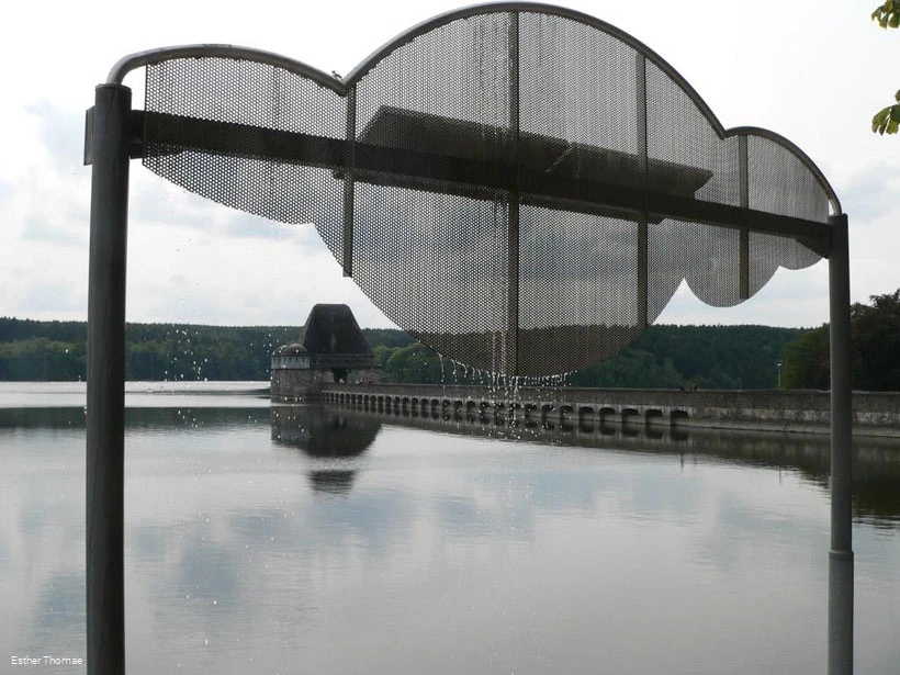 10. Wegmarke Regen bei Sonnenschein.jpg