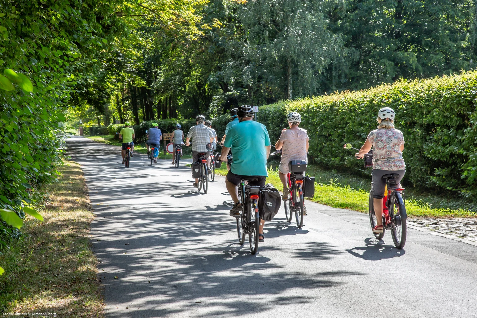 LIPPETAL - Radfahrer von hinter bei Haus Assen (Sandra Püttmann).jpg LIPPETAL - Radfahrer von hinter bei Haus Assen (Sandra Püttmann).jpg